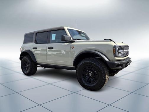 DESERT SAND 2026 Ford Bronco Badlands