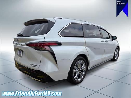 2023 Toyota Sienna Platinum 7 Passenger