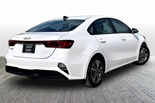Snow White Pearl 2024 Kia Forte LXS