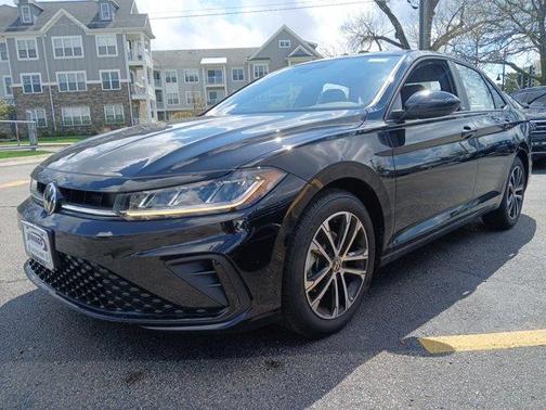 Deep Black Pearl Effect 2026 Volkswagen Jetta 1.5T Sport