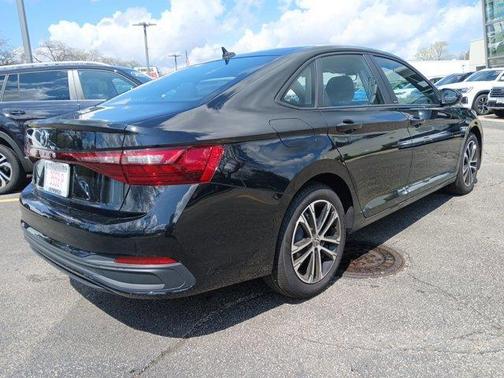 Deep Black Pearl Effect 2026 Volkswagen Jetta 1.5T Sport