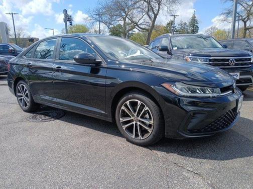 Deep Black Pearl Effect 2026 Volkswagen Jetta 1.5T Sport