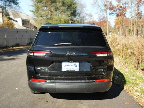2022 Jeep Grand Cherokee L Laredo