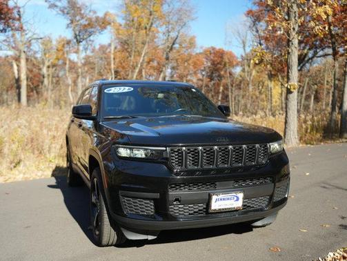 2022 Jeep Grand Cherokee L Laredo