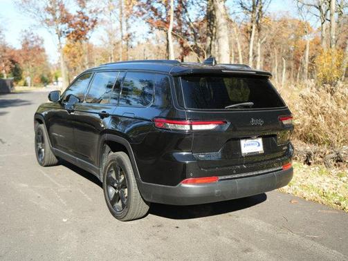 2022 Jeep Grand Cherokee L Laredo