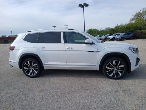 Opal White Pearl 2026 Volkswagen Atlas 2.0T SEL Premium R-Line