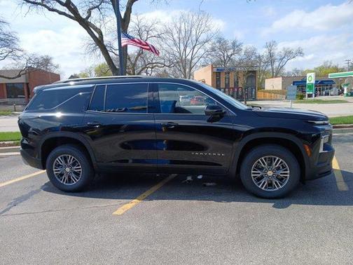 Mosaic Black Metallic 2026 Chevrolet Traverse LT