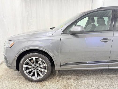 2024 Audi Q7 45 Premium Plus