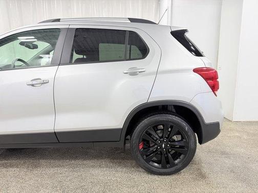 Silver Ice Metallic 2019 Chevrolet Trax LT