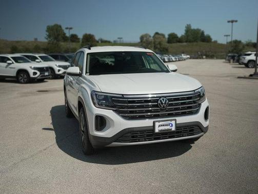 Opal White Pearl 2026 Volkswagen Atlas 2.0T SE w/Technology