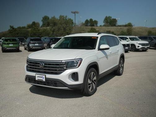 Opal White Pearl 2026 Volkswagen Atlas 2.0T SE w/Technology