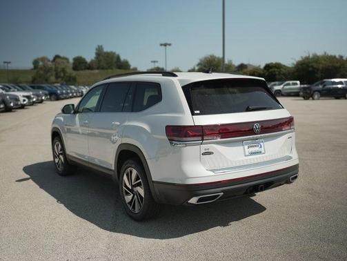 Opal White Pearl 2026 Volkswagen Atlas 2.0T SE w/Technology