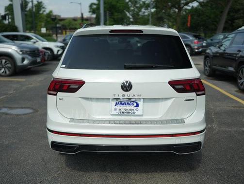 Oryx White Pearl Effect 2022 Volkswagen Tiguan 2.0T SE R-Line Black