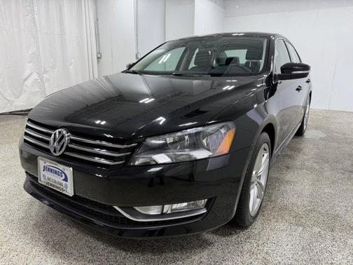 2015 Volkswagen Passat 1.8T Auto SE w/Sunroof & Nav