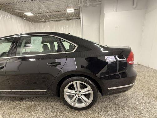 2015 Volkswagen Passat 1.8T Auto SE w/Sunroof & Nav