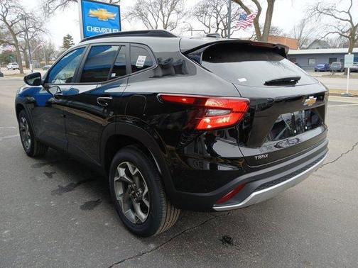 Mosaic Black Metallic 2026 Chevrolet Trax LT