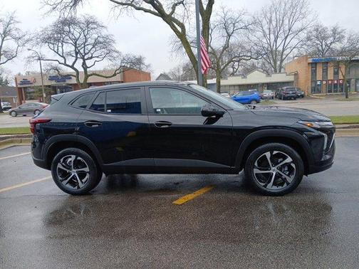 Mosaic Black Metallic 2026 Chevrolet Trax 1RS