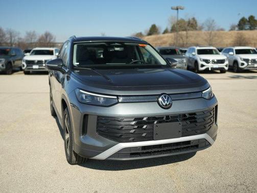Platinum Gray Metallic 2026 Volkswagen Tiguan 2.0T SE