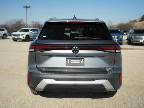 Platinum Gray Metallic 2026 Volkswagen Tiguan 2.0T SE