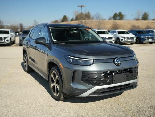 Platinum Gray Metallic 2026 Volkswagen Tiguan 2.0T SE