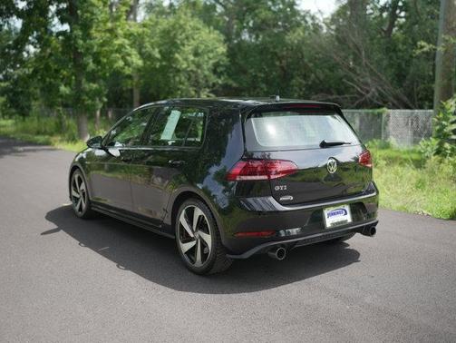 2018 Volkswagen Golf GTI 2.0T SE 4-Door