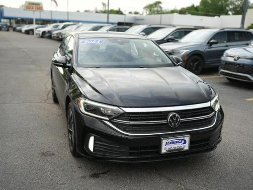 Deep Black Pearl Effect 2024 Volkswagen Jetta 1.5T SEL