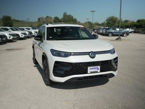 2025 Volkswagen Tiguan 2.0T SE R-Line Black
