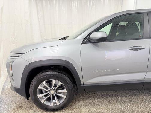 Sterling Gray Metallic 2026 Chevrolet Equinox LT