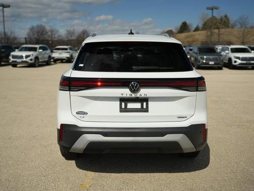 Pure White 2026 Volkswagen Tiguan 2.0T SE