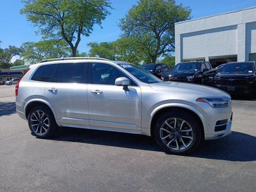 2018 Volvo XC90 T6 Momentum