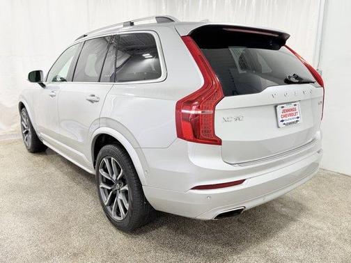 2018 Volvo XC90 T6 Momentum