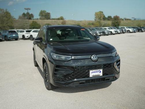 2025 Volkswagen Tiguan 2.0T SE R-Line Black