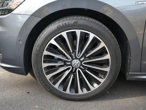 2022 Volkswagen Passat 2.0T Limited Edition