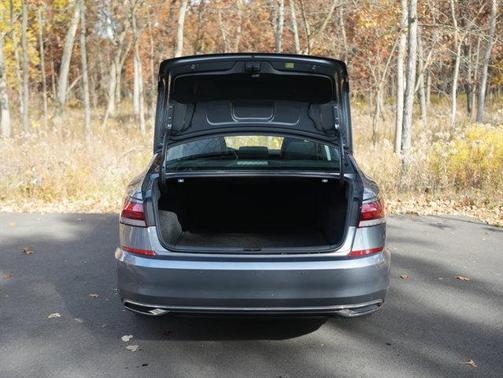 2022 Volkswagen Passat 2.0T Limited Edition