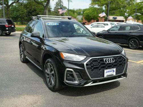 Mythos Black Metallic 2022 Audi Q5 45 S line quattro Premium