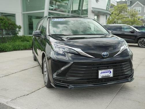 2023 Toyota Sienna LE