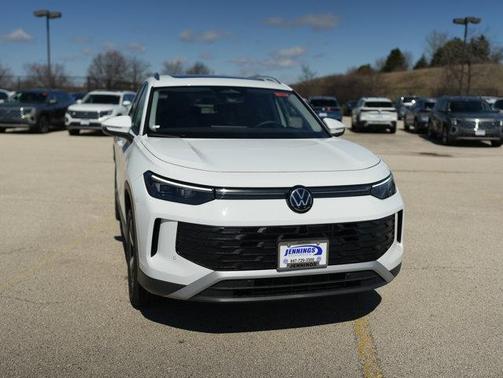Pure White 2026 Volkswagen Tiguan 2.0T SE
