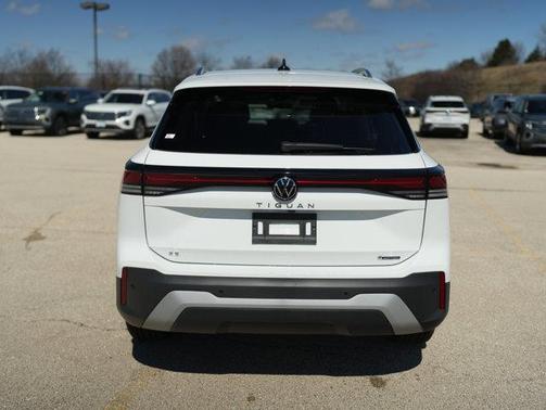 Pure White 2026 Volkswagen Tiguan 2.0T SE
