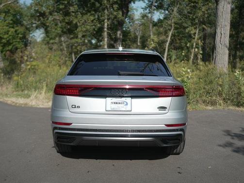 2022 Audi Q8 55 Premium Plus