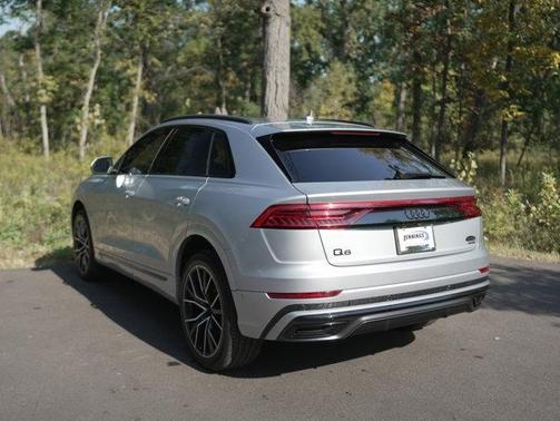 2022 Audi Q8 55 Premium Plus