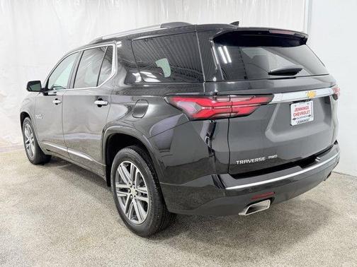 Mosaic Black Metallic 2023 Chevrolet Traverse High Country