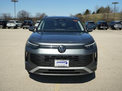 Platinum Gray Metallic 2026 Volkswagen Tiguan 2.0T SE