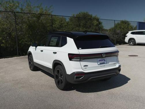 2025 Volkswagen Taos 1.5T SE Black