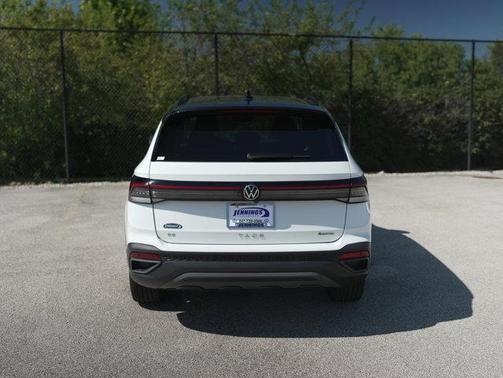 2025 Volkswagen Taos 1.5T SE Black