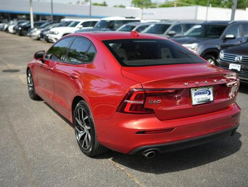 2020 Volvo S60 T6 Momentum