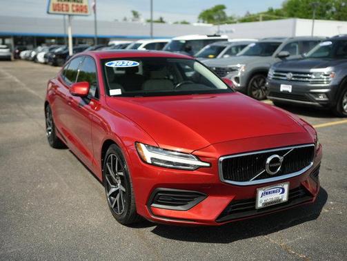 2020 Volvo S60 T6 Momentum
