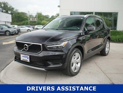 2022 Volvo XC40 T5 Momentum