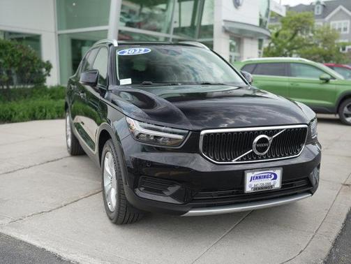 2022 Volvo XC40 T5 Momentum