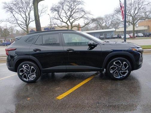 Mosaic Black Metallic 2026 Chevrolet Trax 2RS