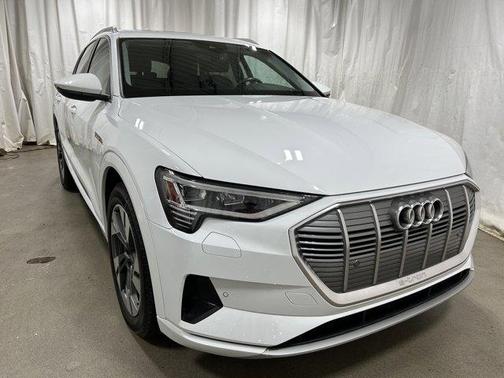 2022 Audi e-tron Premium